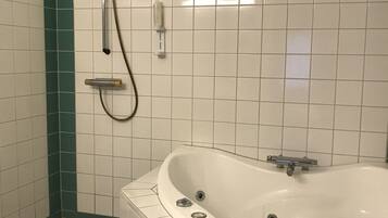 Suite | Bathroom | Shower, hair dryer, towels, soap