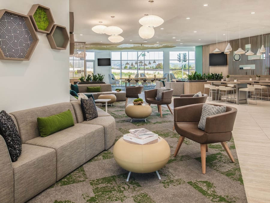 Bar-salon dans le hall