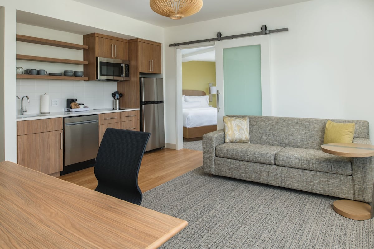 Suite, 1 Bedroom | Living room