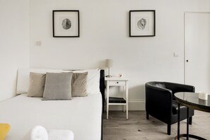 1 室のベッドルーム、WiFi、ベッドシーツ
