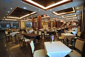 Desayuno buffet diario (CNY 20 por persona)