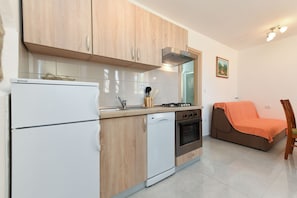Refrigerador, horno, placa de cocina, lavavajillas