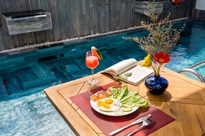 Outdoor pool - Ancient River Villa with outdoor swimming pool (Hoi An)