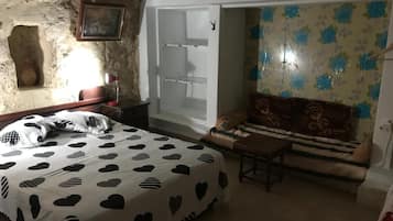 1 chambre, coffres-forts dans les chambres, fer et planche à repasser