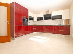 Refrigerador, horno, placa de cocina, lavavajillas