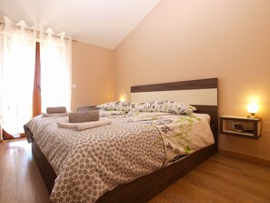 3 間睡房、上網