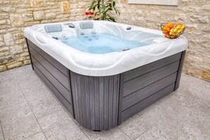 Outdoor spa tub - House 1765/19674 (Istria - Peroj), 1000m from the beach (Peroj)