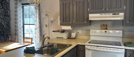 Oven, stovetop, dishwasher, coffee/tea maker