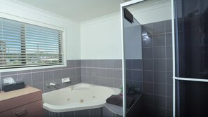 House, 4 Bedrooms | Bathroom | Separate tub and shower, hair dryer, towels - Sea-Ann (Lennox Head)
