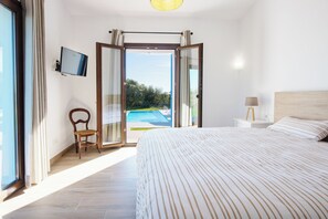 3 chambres, coffre-fort, fer et planche à repasser