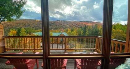 MWP35: Kauniisti sisustetussa Mount Washington Place -kaupunkitalossa on takka, ilmainen kuljetuspalvelu, ilmainen wifi ja alennetut suksiliput! UUDELLEEN SLOPE NÄKYMÄT!