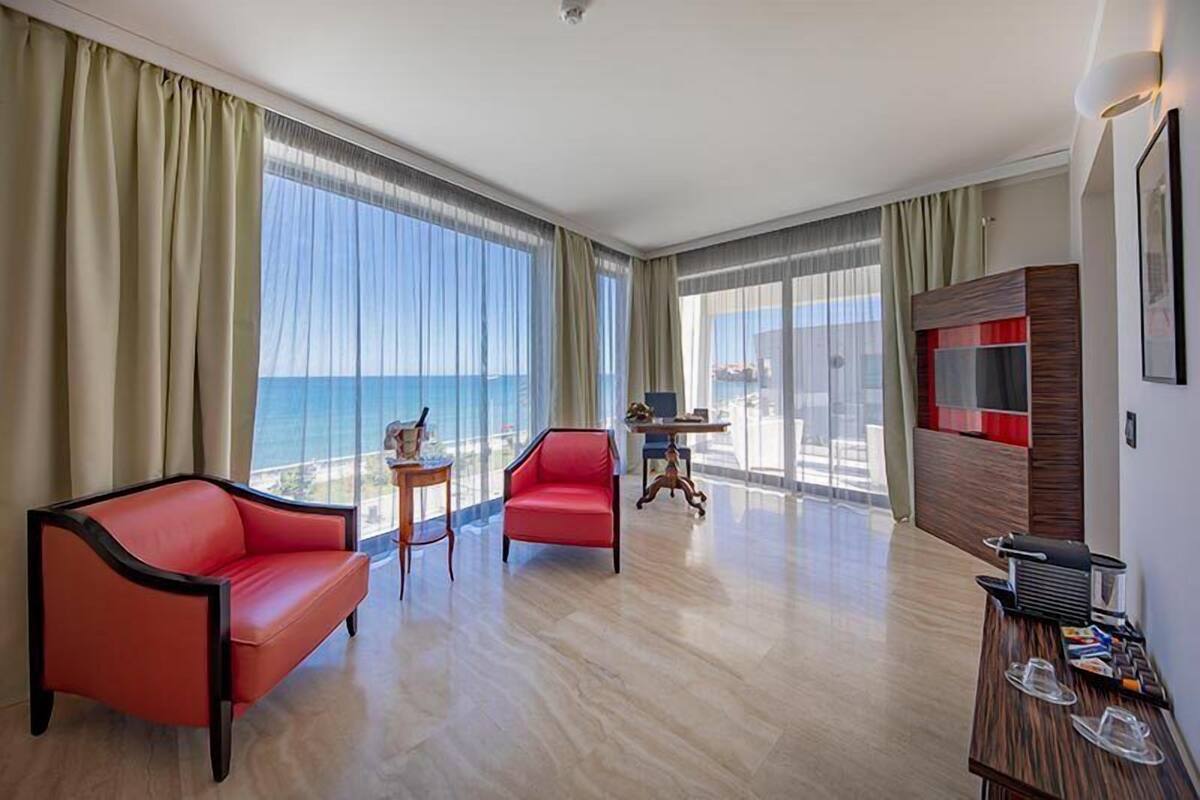 Suite | Living area