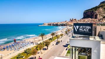 Private beach nearby, white sand, sun-loungers, beach umbrellas