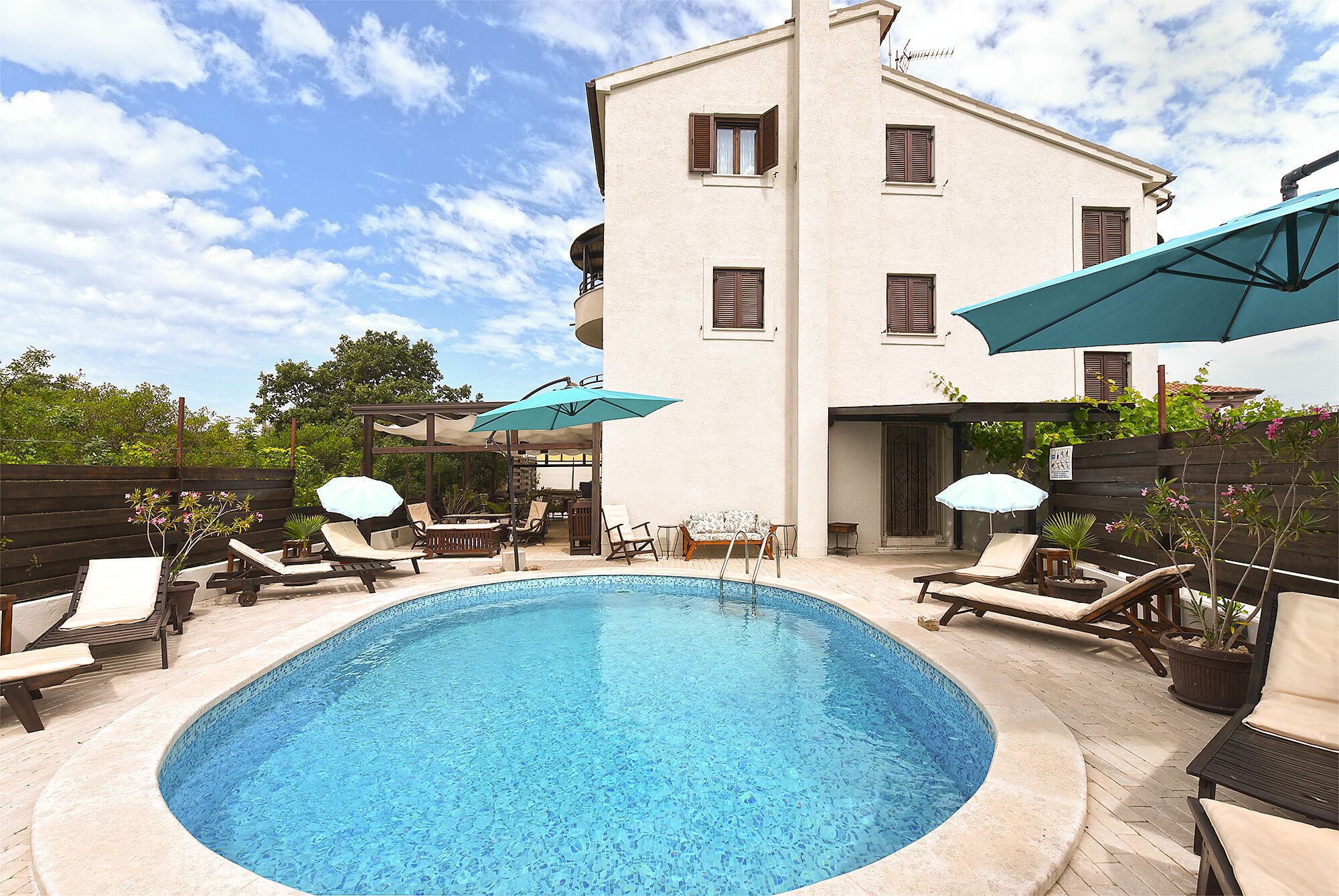 حمام سباحة