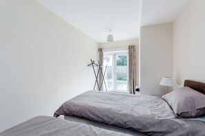 Apartment, 2 Bedrooms | 2 bedrooms, iron/ironing board, free WiFi, bed sheets - Manor Lodge Apartments (Watford)