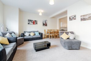 Apartment, 2 Schlafzimmer | Wohnzimmer