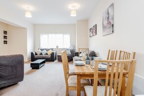 Apartment, 2 Bedrooms | Living room | TV - Manor Lodge Apartments (Watford)