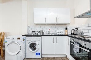 Apartment, 2 Bedrooms | Private kitchen | Fridge, microwave, oven, electric kettle - Manor Lodge Apartments (Watford)