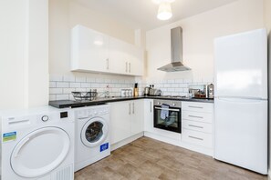 Apartment, 2 Bedrooms | Private kitchen | Fridge, microwave, oven, electric kettle - Manor Lodge Apartments (Watford)