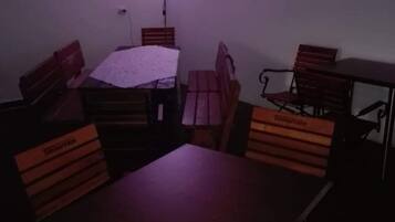 Desayuno a la carta (RON 15 por persona)