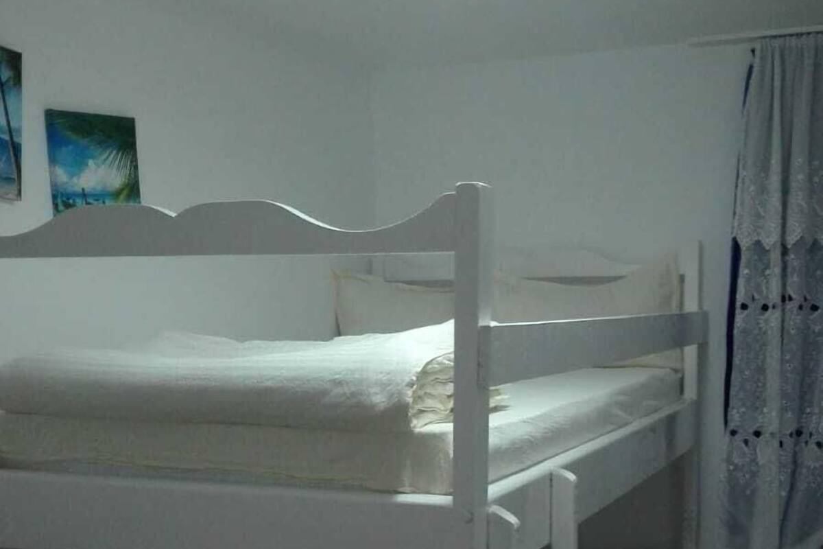 Single Room | Iron/ironing board (on request), WiFi (free), bed sheets