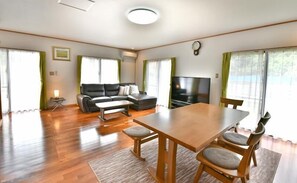 Private Vacation Home | Living area | Flat-screen TV, DVD player - White House (Onna)