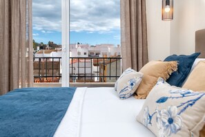 2 bedrooms, iron/ironing board, Internet, bed sheets