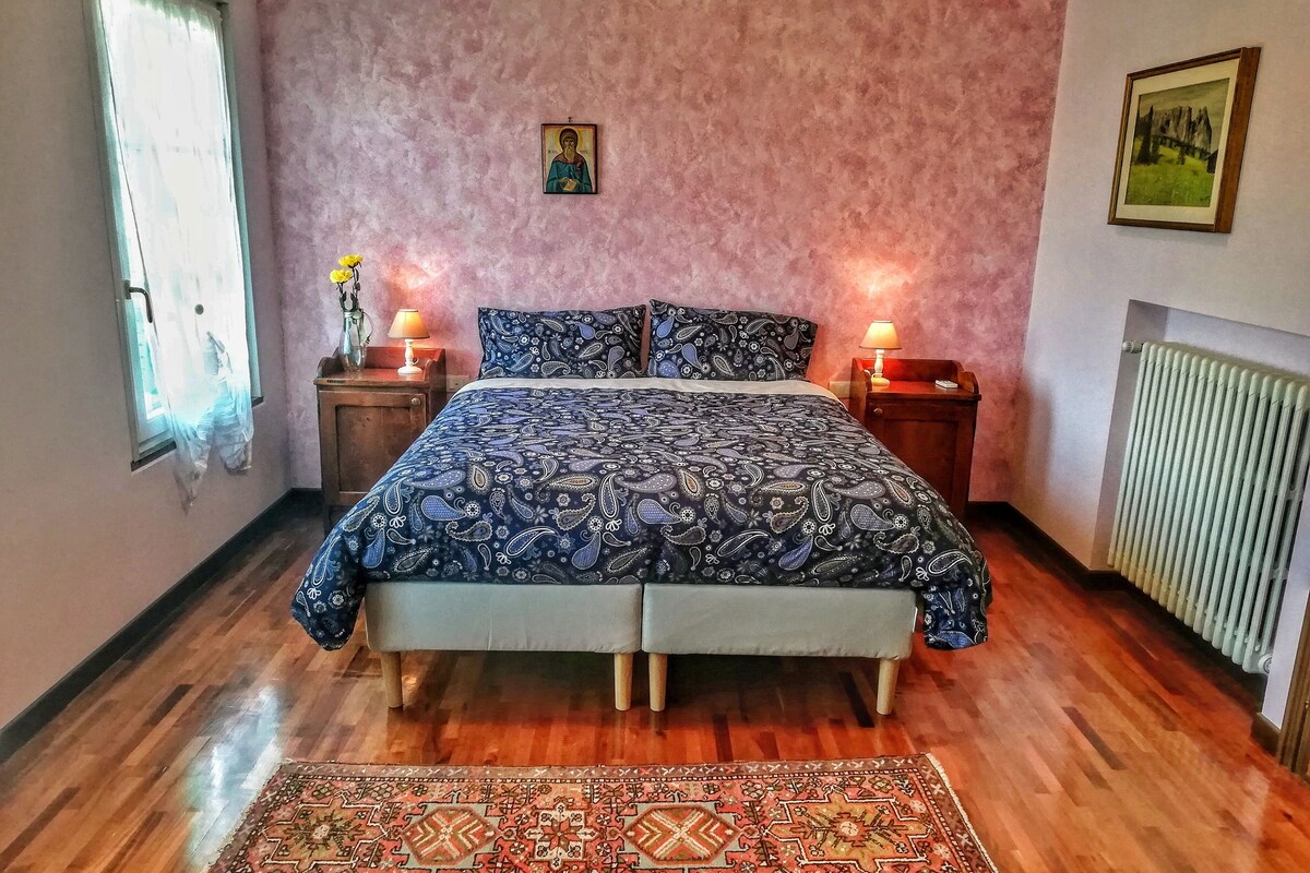 1 bedroom, down duvets, soundproofing, iron/ironing board