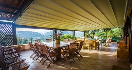 La Tinaia Country House