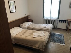 Double Room, Private Bathroom (External) | Bed sheets - Hotel Alla Prisa (Carisolo)