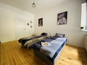 2 Schlafzimmer, Schreibtisch, Bügeleisen/Bügelbrett, WLAN