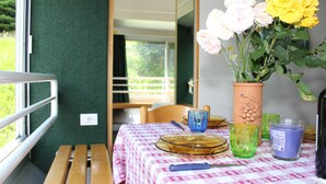 In-room dining - Art Apartment Marileva 1400 Solaria (Mezzana)