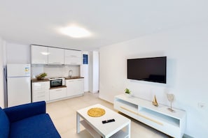 Apartment, 1 Bedroom (Jetted Plunge Pool) | Private kitchenette | Fridge, stovetop, toaster, cookware/dishes/utensils - Villa Izabela (Hersonissos)