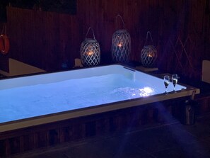 Apartment, 1 Bedroom (Jetted Plunge Pool) | Tab spa persendirian