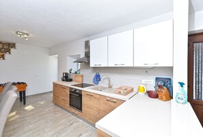 Refrigerador, horno, placa de cocina, lavavajillas