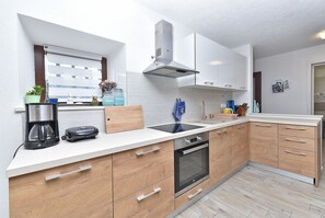 Réfrigérateur, four, plaque de cuisson, lave-vaisselle