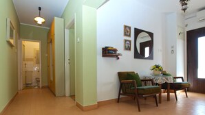 A hallway leading to a bathroom, a dining area with a table and chairs, and a large mirror on the wall. - Apartment 1827/21673 (Istria - Pula), 4500m from the beach (Pula)