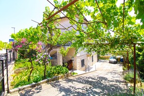 Property grounds - Apartment 1828/21695 (Istria - Pula), 500m from the beach (Pula)