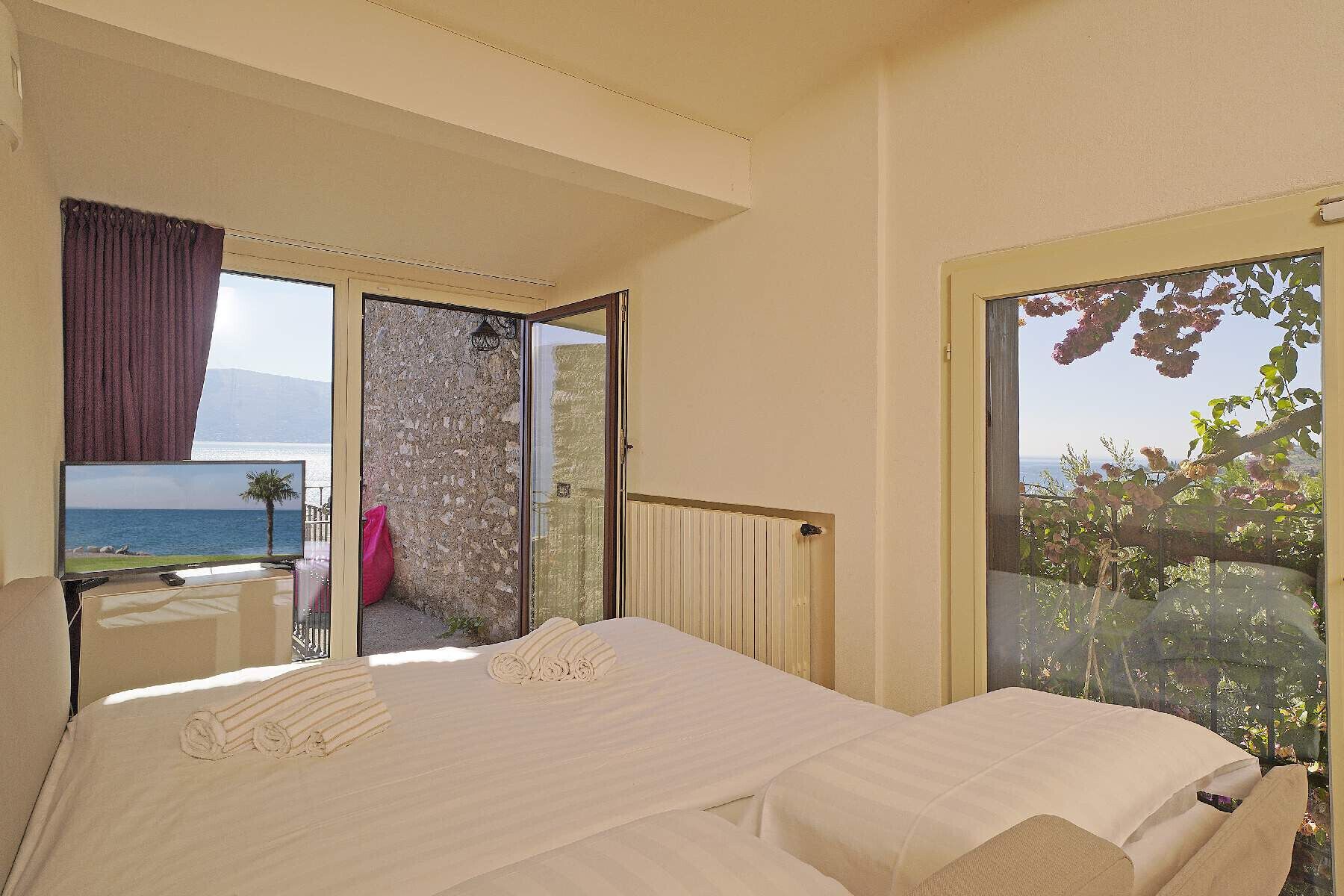 4 dormitoris, caixa forta a l'habitació i planxa i posts de planxar 