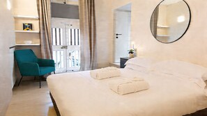 4 bedrooms, in-room safe, iron/ironing board, free WiFi