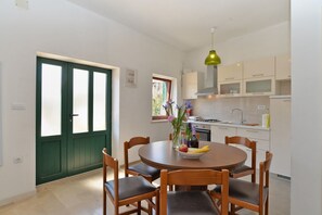 Fridge, oven, stovetop, coffee/tea maker - House 1829/21736 (Istria - Rakalj), 1500m from the beach (Rakalj)