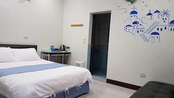 Herbergi með tvíbreiðu rúmi | Skrifborð, myrkratjöld/-gardínur, ókeypis þráðlaus nettenging, rúmföt