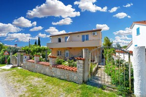 Exterior - Apartment 1838/21894 (Istria - Pomer), 400m from the beach (Pomer)