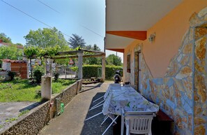 Outdoor dining - Apartment 1838/21894 (Istria - Pomer), 400m from the beach (Pomer)