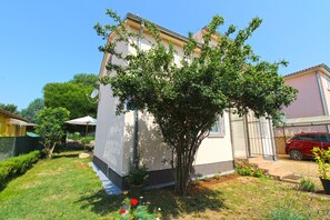 Property grounds - Apartment 1840/22224 (Istria - Barbariga), 1250m from the beach (Barbariga)