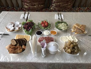Free daily full breakfast