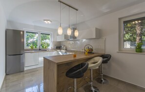 Fridge, microwave, oven, stovetop - Villa 1863/22758 (Istria - Poreč), 350m from the beach (Poreč)
