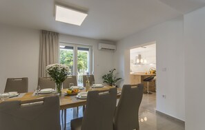 Dining - Villa 1863/22758 (Istria - Poreč), 350m from the beach (Poreč)