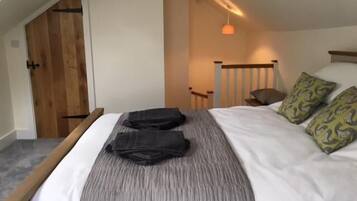 Egyptian cotton sheets, premium bedding, soundproofing