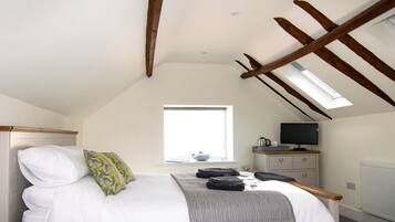 Egyptian cotton sheets, premium bedding, soundproofing